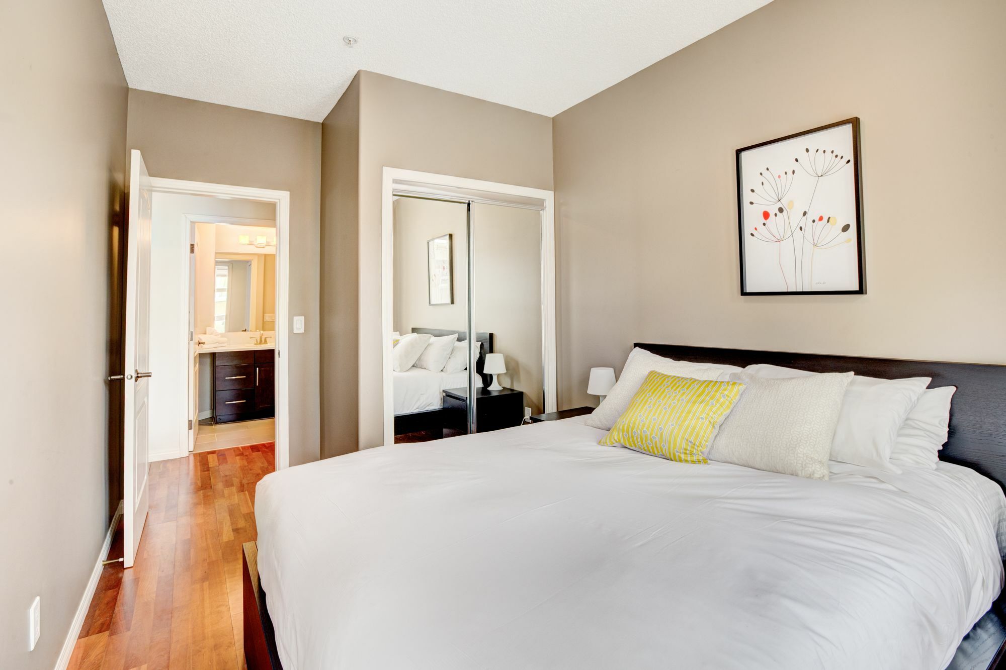 Suite Digs - Genesis YYC Buitenkant foto