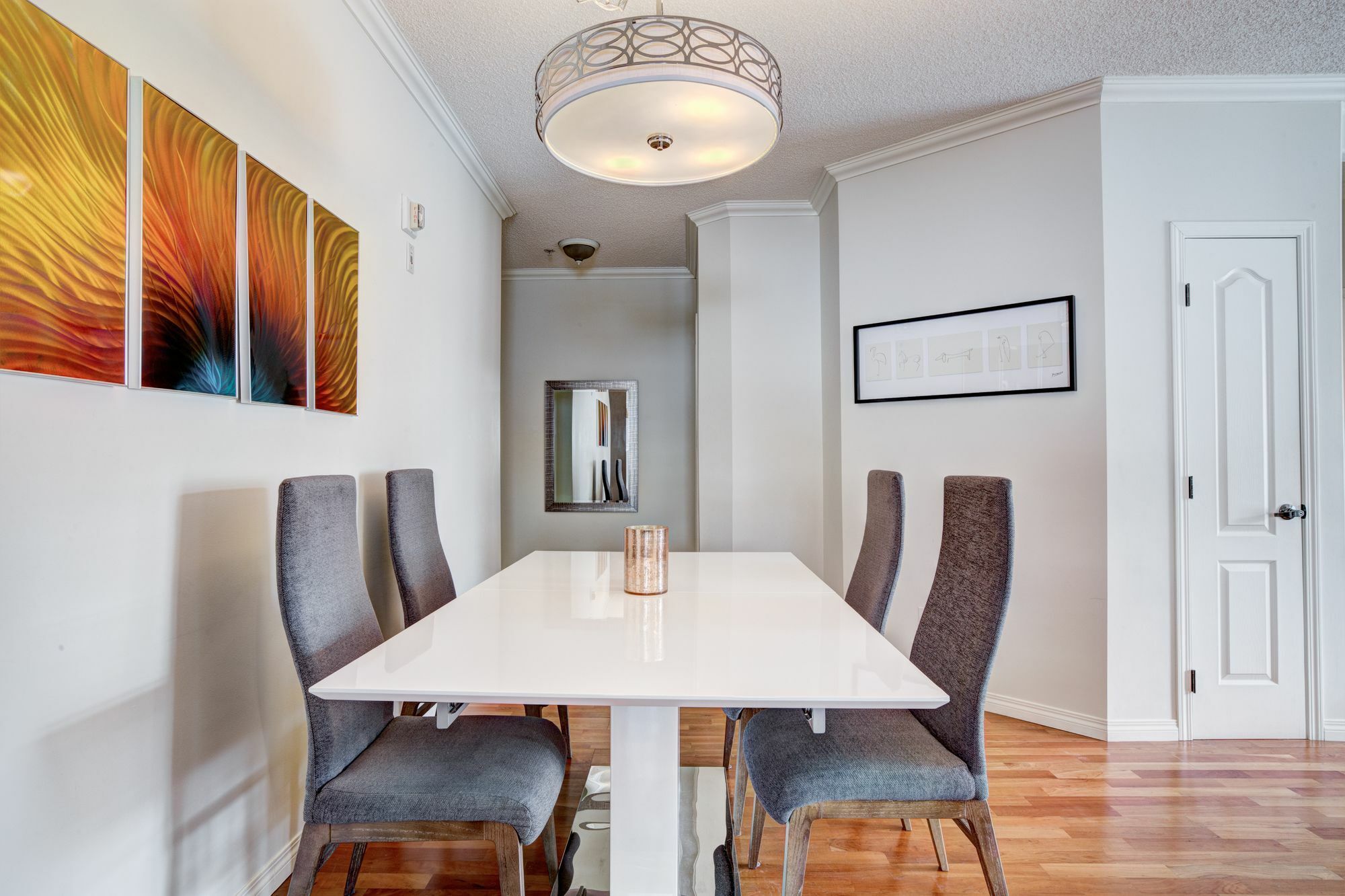 Suite Digs - Genesis YYC Buitenkant foto